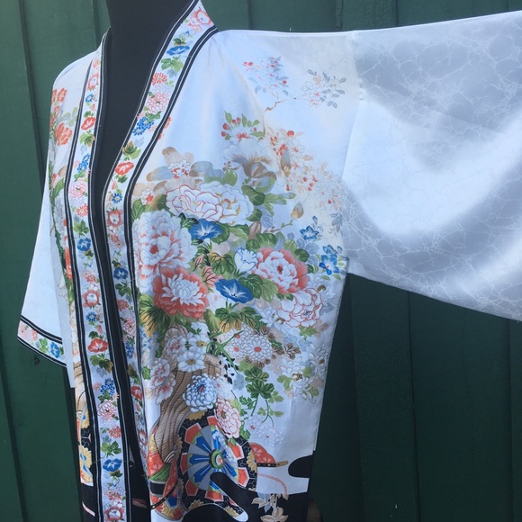 White floral kimono made in Japan gorgeous long - Picture 7 of 8